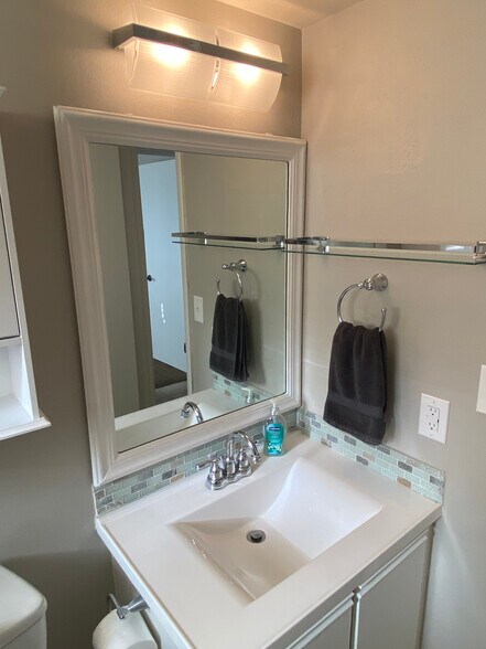 Building Photo - 1566 SE Royal Green Cir