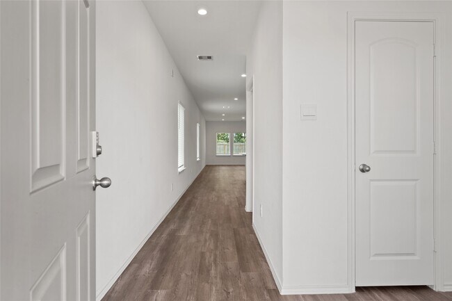 Primary Photo - 5210 Twin Acorn Ct