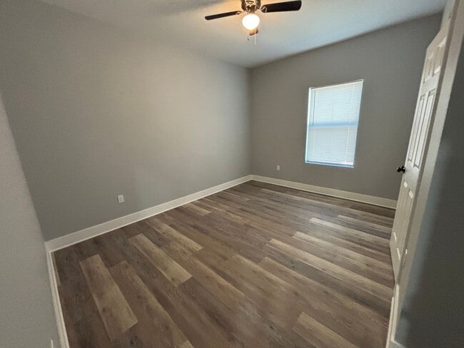 Building Photo - 5 bedrooms!! Remodeled top to bottom!