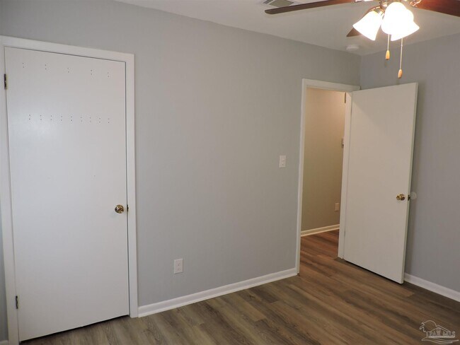 Building Photo - 6970 Woodley Dr