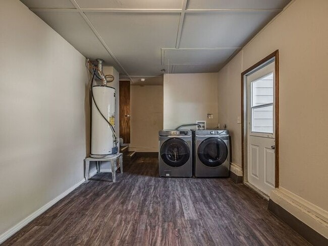 Building Photo - Super cute 3 bedroom bungalow