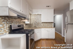 Building Photo - 303 Schmeltzer Ln