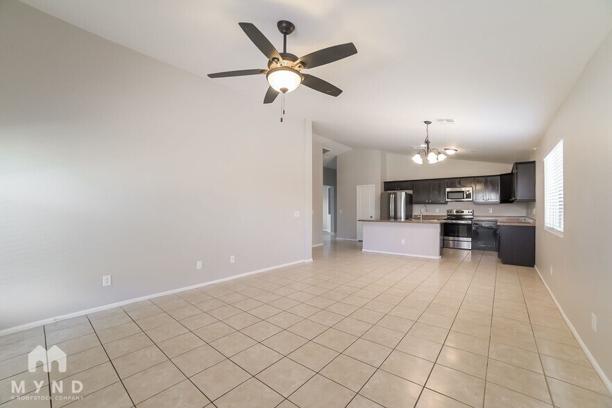 Building Photo - 3023 S 87th Dr