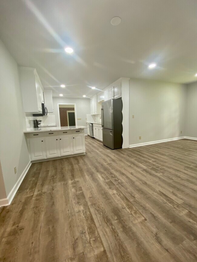 Building Photo - 609 Sunset Ave