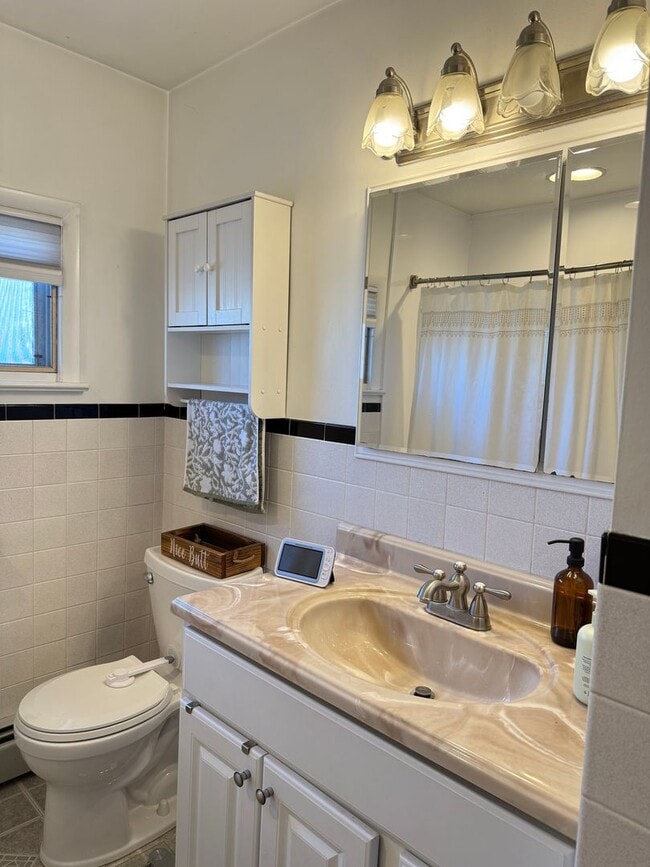 Building Photo - Charming 2 Bedroom Home in Prime Lititz Location - Attached Garage & Large Unfinished Basement