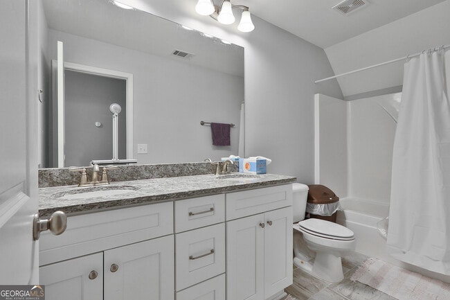 Building Photo - 405 Lakeview Way