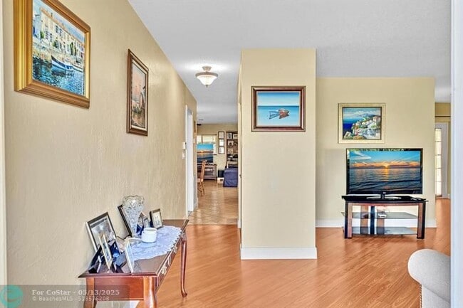 Building Photo - 7102 NW 93rd Ave
