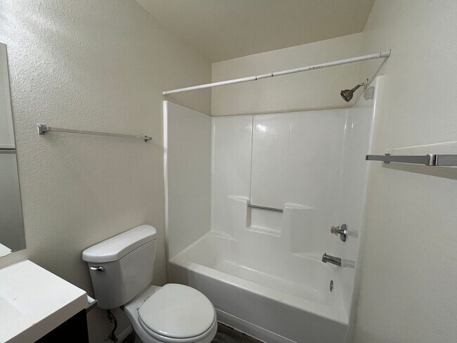 Building Photo - Upstairs 2 Bedroom 2 Bath In Mesa!