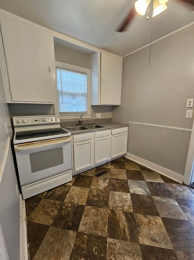 Building Photo - Discover Your New Everyday Haven in Hanahan!