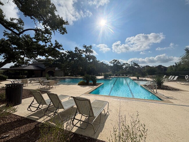 Building Photo - Beautiful 4-Bedroom Home with Free Communi...
