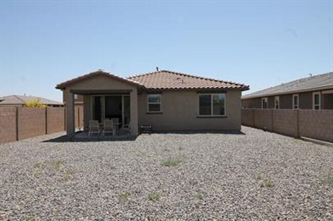 Building Photo - MOVE IN SPECIAL!! 3 Bedroom/ 2 Bath Red Rock Oasis
