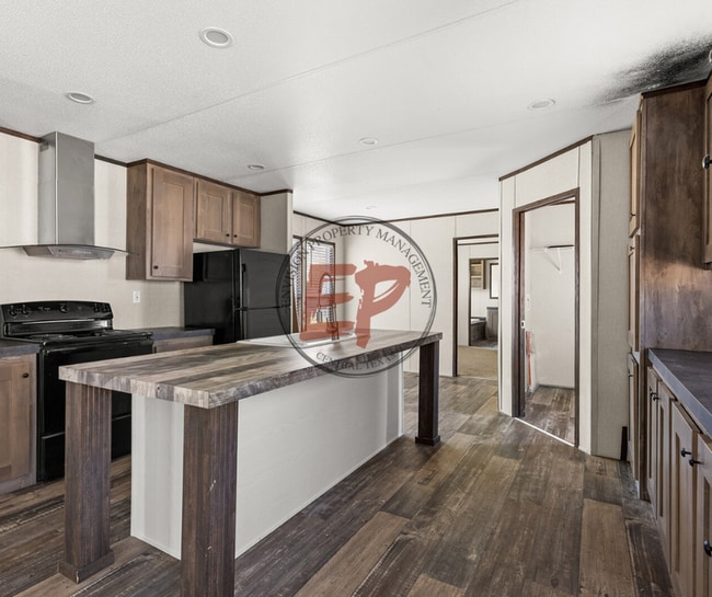 Building Photo - 21 Clear Creek