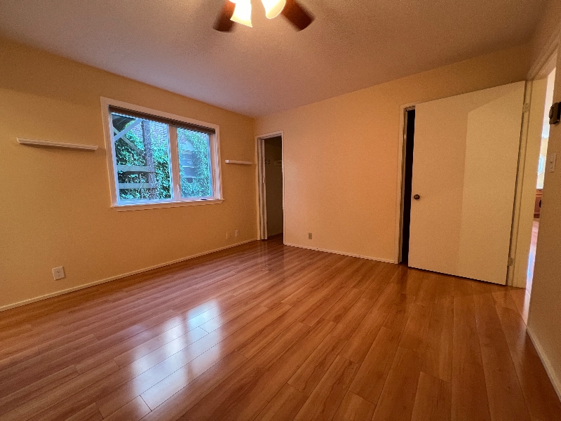 Building Photo - 215 14th Ave E