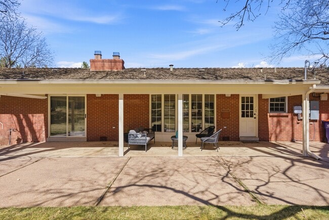 Building Photo - 2050 Cherryville Rd