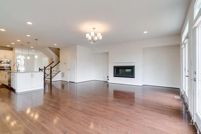 Building Photo - 7200 Holywell Ln
