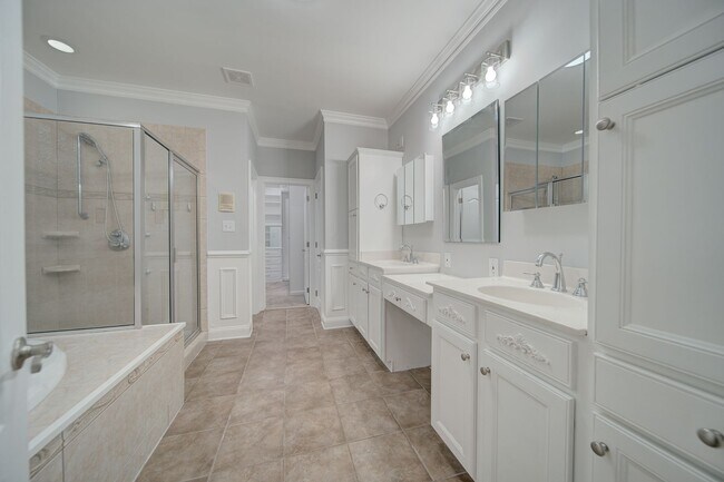 Building Photo - 14535 Honeysuckle Way