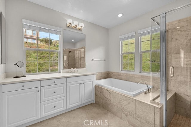 Building Photo - 33 Gamella