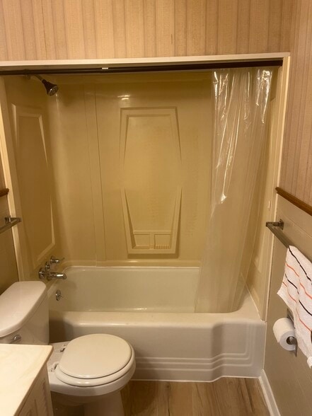 Building Photo - 2241 Fairmont Pky