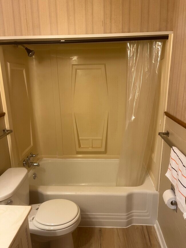 Building Photo - 2241 Fairmont Pky