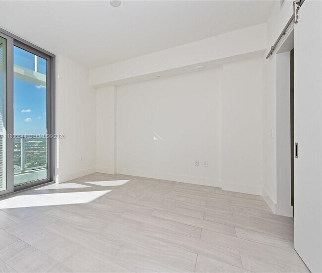 Building Photo - 2000 Metropica Wy