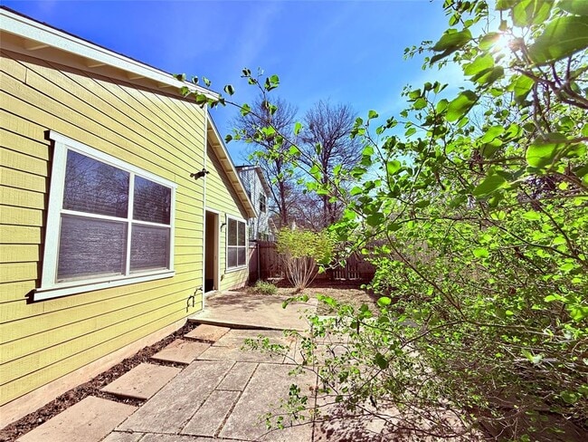 Building Photo - 2505 Amur Dr