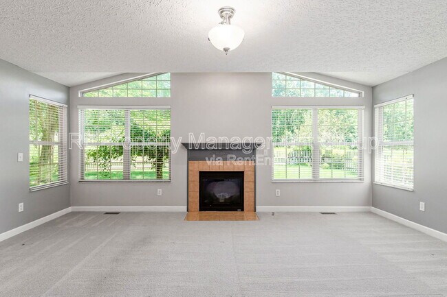 Building Photo - 5551 Ainsley Dr
