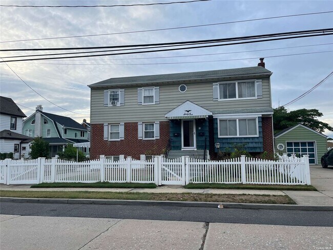 Building Photo - 61 Carpenter Ave