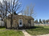 Building Photo - Cozy 2 bedroom house w/ garage
