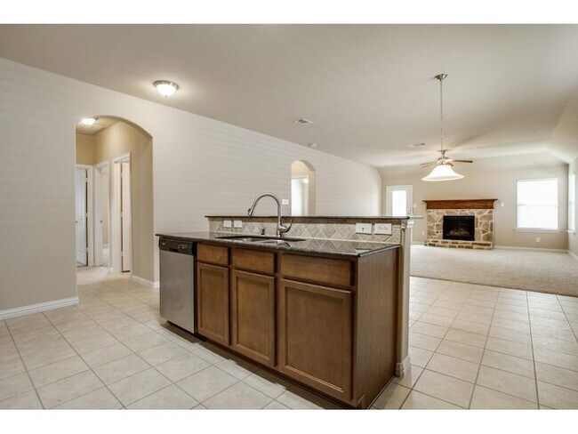 Building Photo - 1120 Villa Paloma Blvd