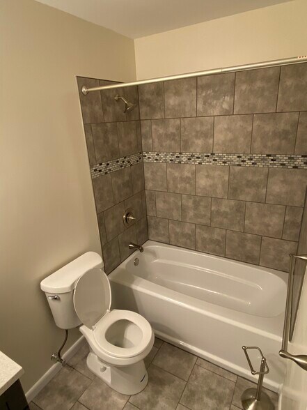 Building Photo - 7687 Brams Hill Dr
