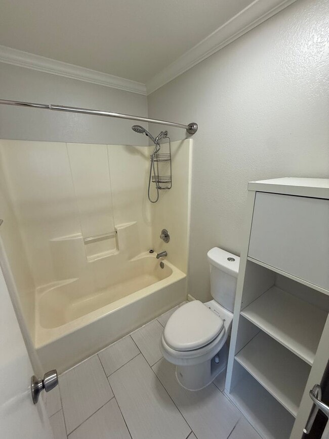 Building Photo - Modern 3 Bedroom, 2.5 Bath Two-Story Townh...