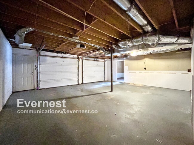 Building Photo - Beautiful 4-Bedroom Home with Modern Comforts / Pet-Friendly / Vouchers Accepted / Available Now!