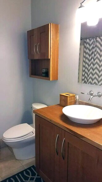 Building Photo - 305 Dresher Woods Dr