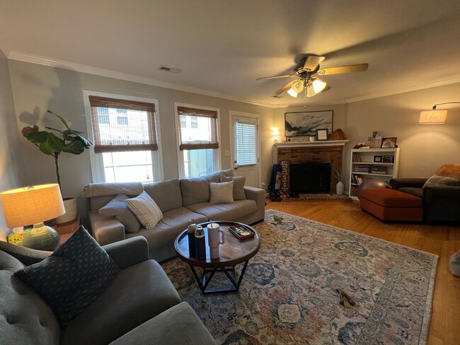 Building Photo - Updated End-Unit Townhouse in York County