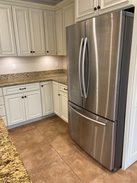 Building Photo - 4412 Vanda Dr