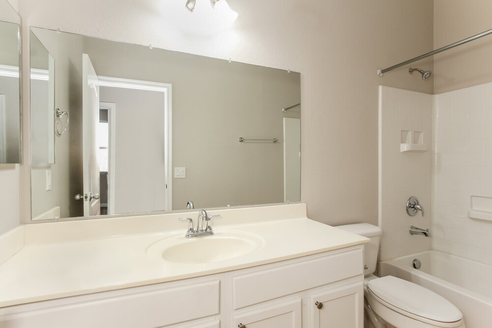 Building Photo - 1072 S 177th Dr