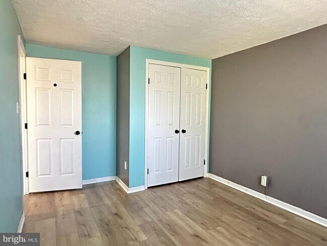 Building Photo - 31 Stoneshire Dr