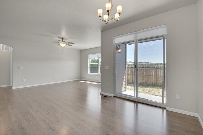 Building Photo - $2,895.00 - 4 Bedrooms, 2 Bathroom, Single...