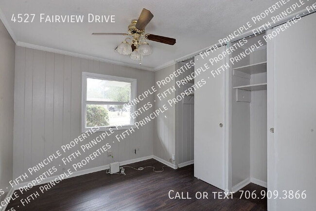 Building Photo - 4527 Fairview Dr
