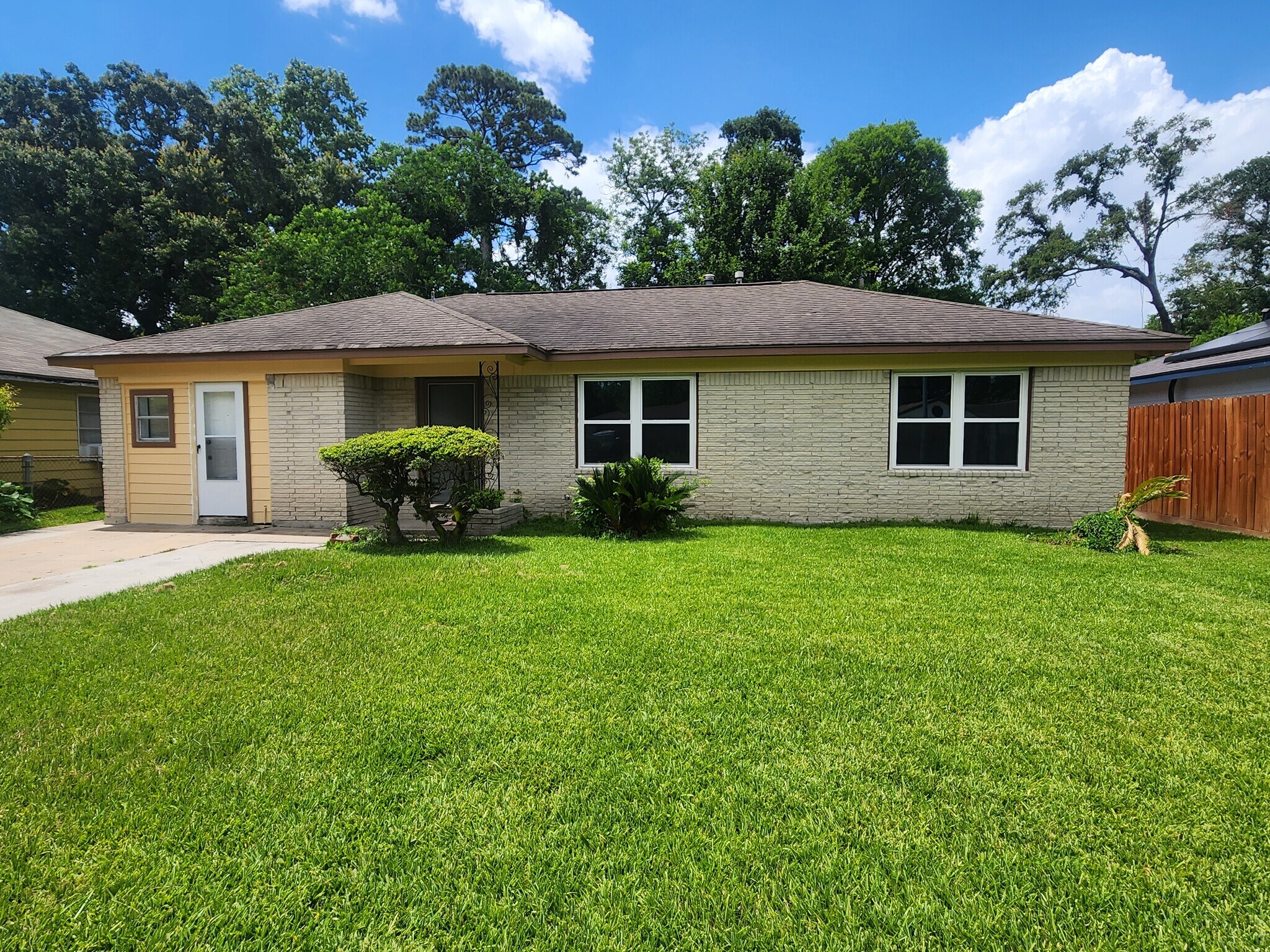 Building Photo - 7409 Cabot St