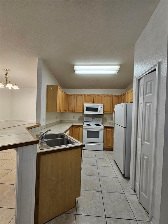 Building Photo - 2746 Smithtown Dr