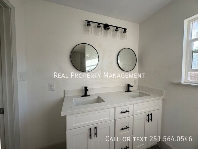 Building Photo - 3158 Lees Ln