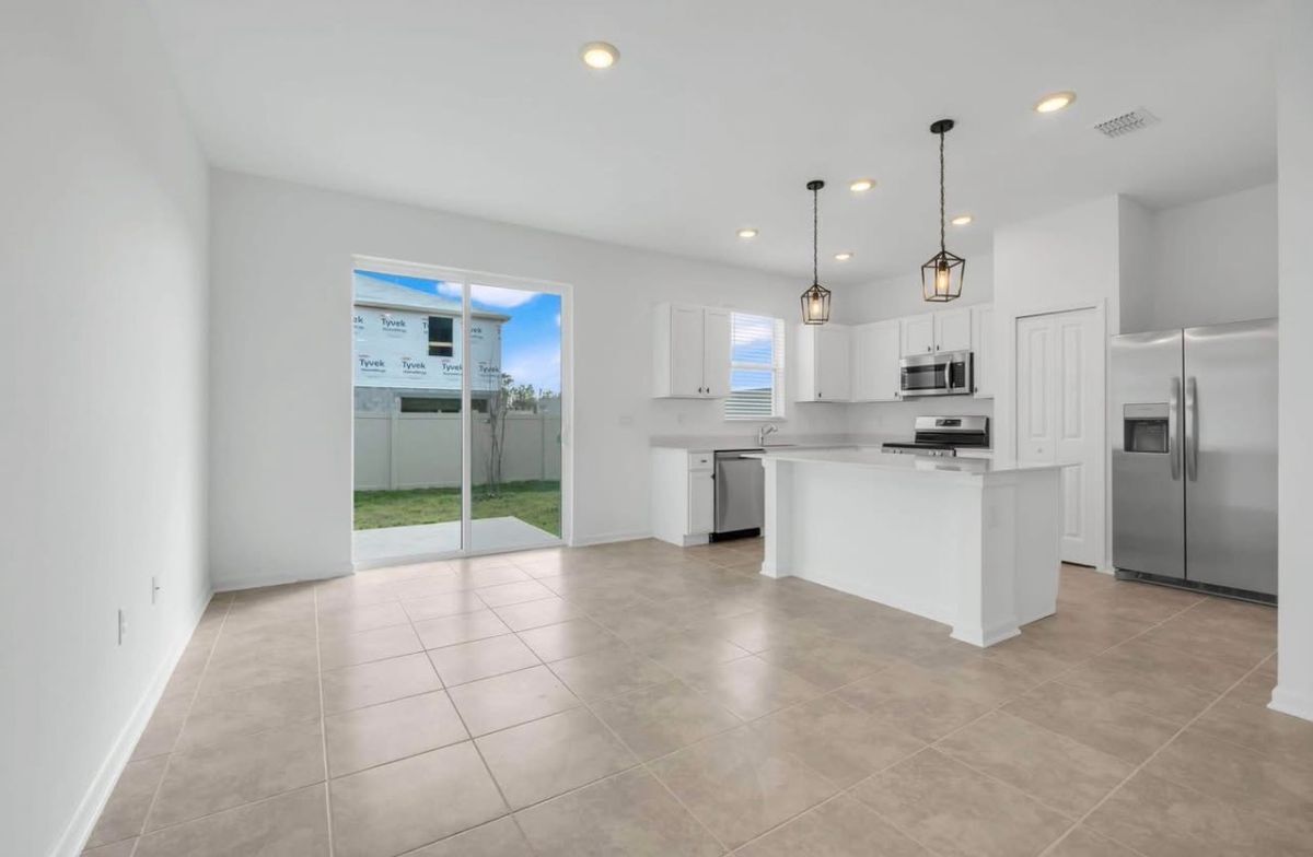 Building Photo - 2550 Skyline Lp