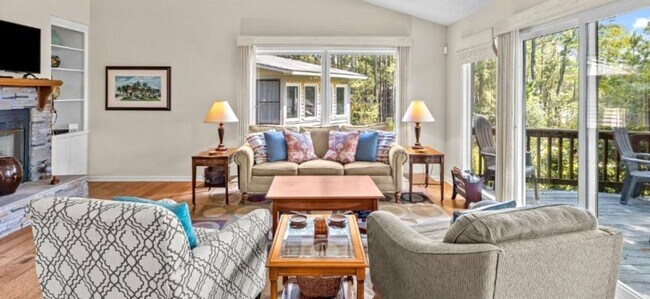 Building Photo - FUlly Furnished Waterfront Home 50' Dock Protected Inlet- 3BR/2BA Marina Community New Bern