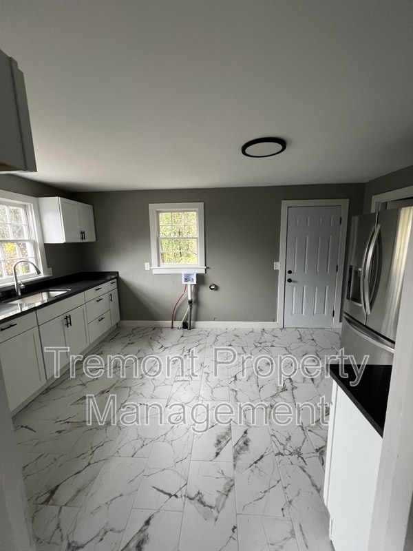 Building Photo - 2512 Campbell St