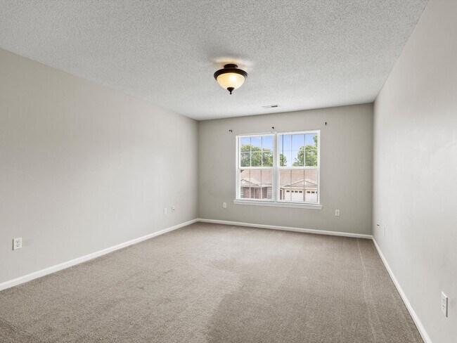 Building Photo - Fantastic Location in Madison City!