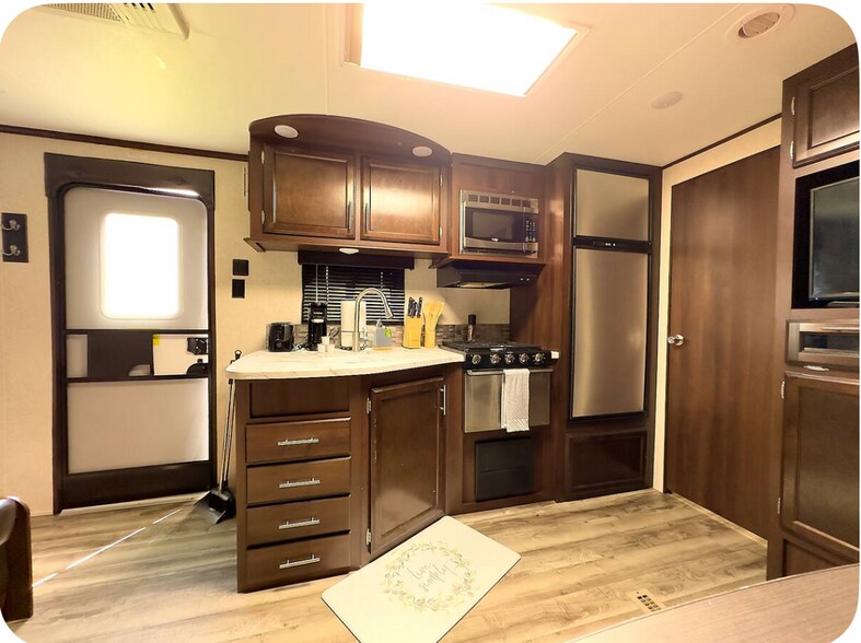 Building Photo - 414 Phippen Waiters Rd