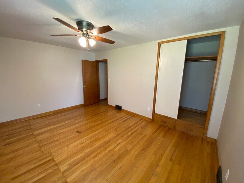 Bedroom 3 - 1305 Vine St