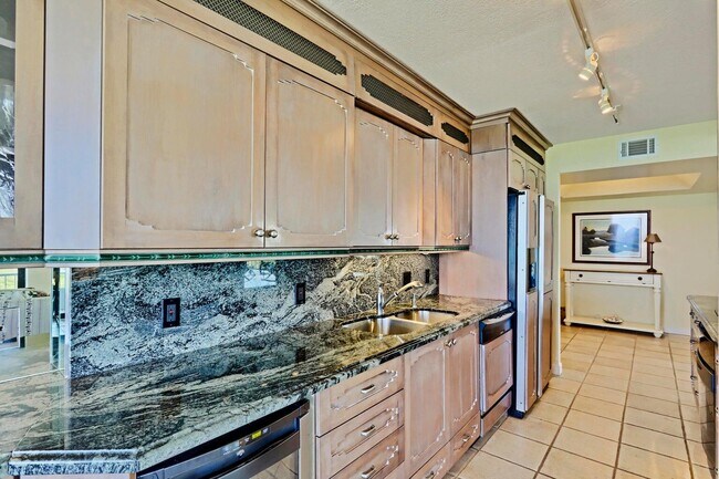 Building Photo - 5550 N Ocean Dr