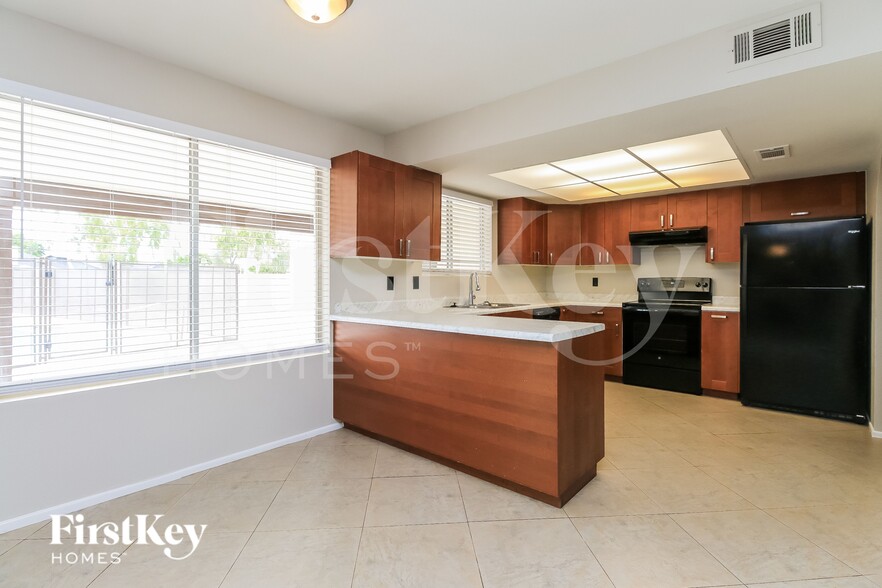 Building Photo - 3350 S George Dr